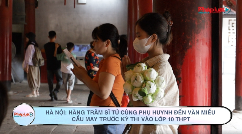 Hà Nội: Hàng trăm sĩ tử cùng phụ huynh đến Văn Miếu cầu may trước kỳ thi vào lớp 10 THPT
