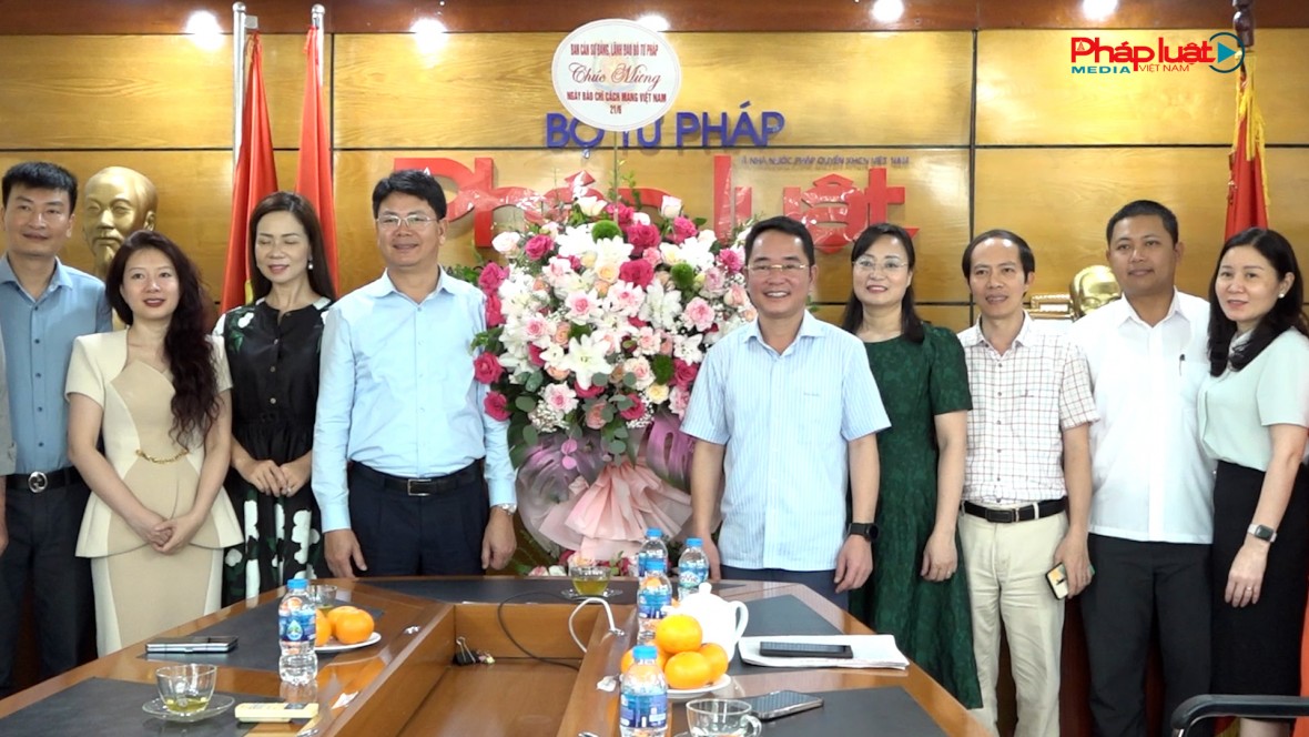 Thứ trưởng Nguyễn Thanh Tịnh chúc mừng Báo Pháp luật Việt Nam nhân ngày 21.6